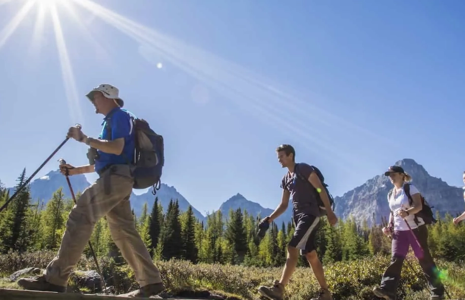 how to organize a group hike