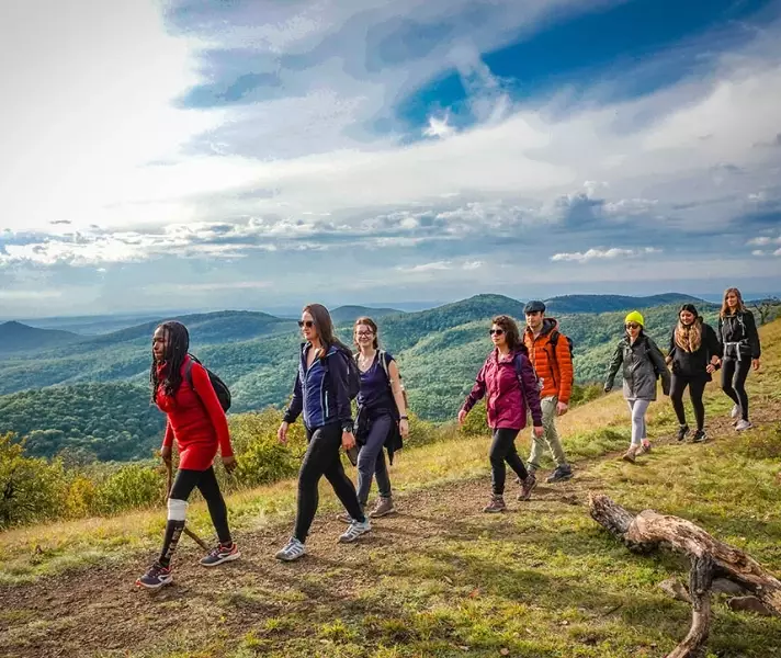 how to organize a group hike