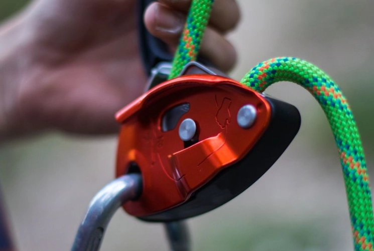 how to belay