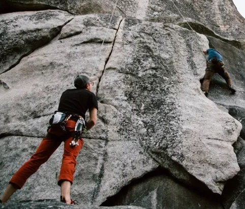 bouldering vs sport climbing