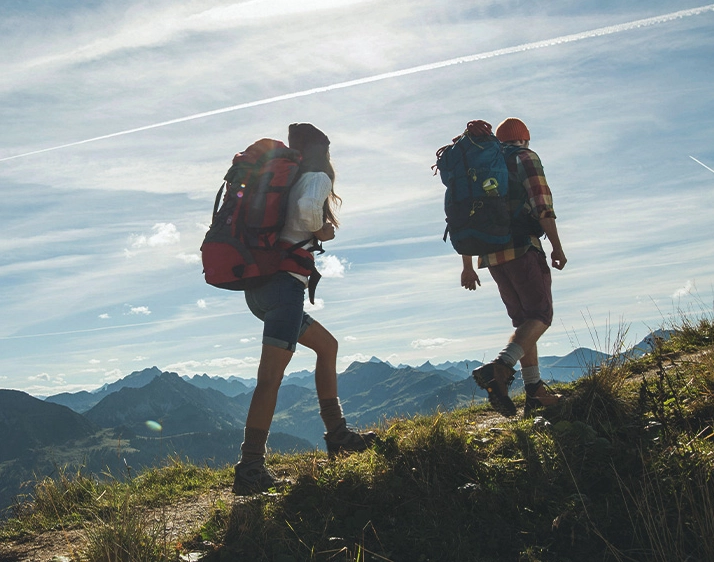 mountain climbing vs hiking