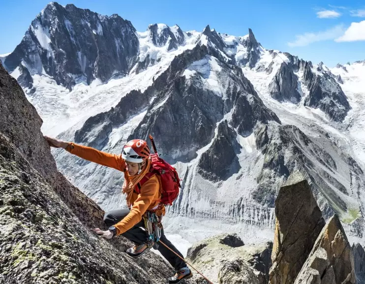 mountaineering vs hiking