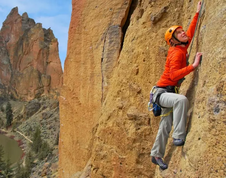 mountaineering vs hiking