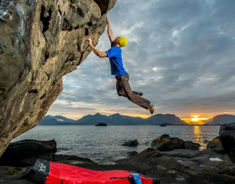 how dangerous is rock climbing