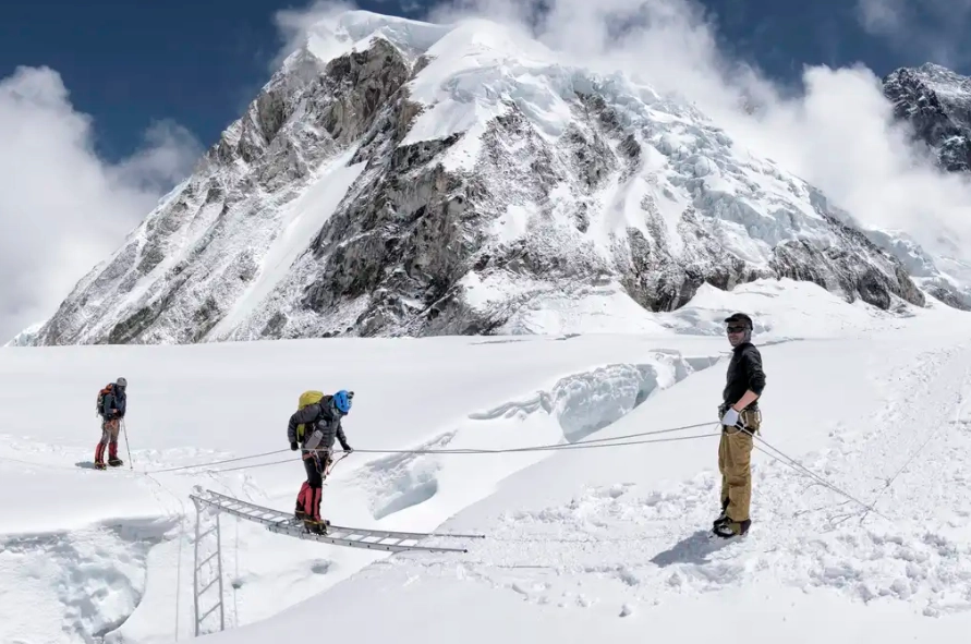 climb Mount Everest price