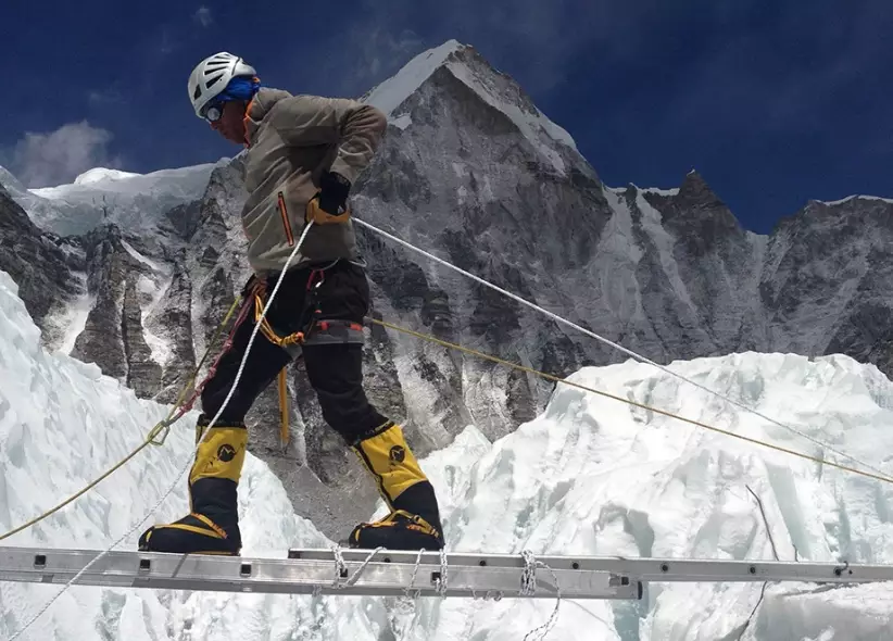 climb Mount Everest cost