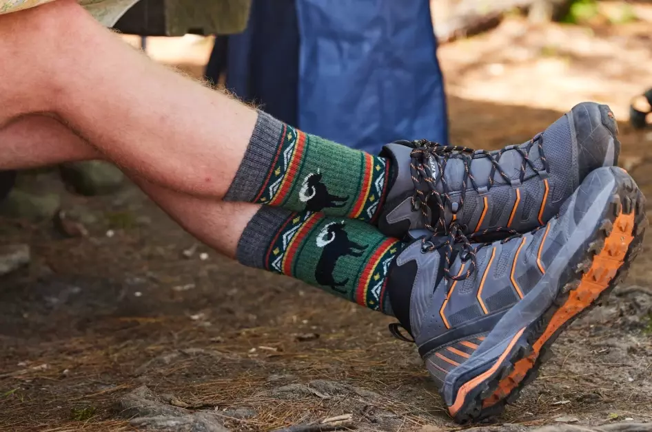 how to choose hiking socks