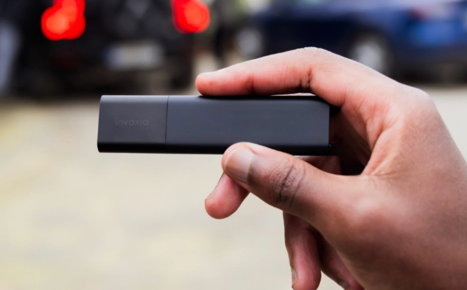 GPS tracker vs AirTag GPS tracker vs AirTag