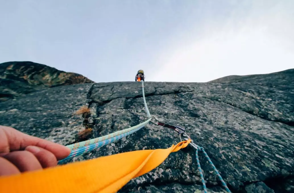 what is rappelling in climbing