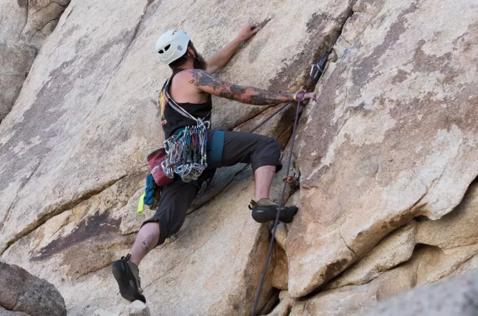 Belaying vs rappelling