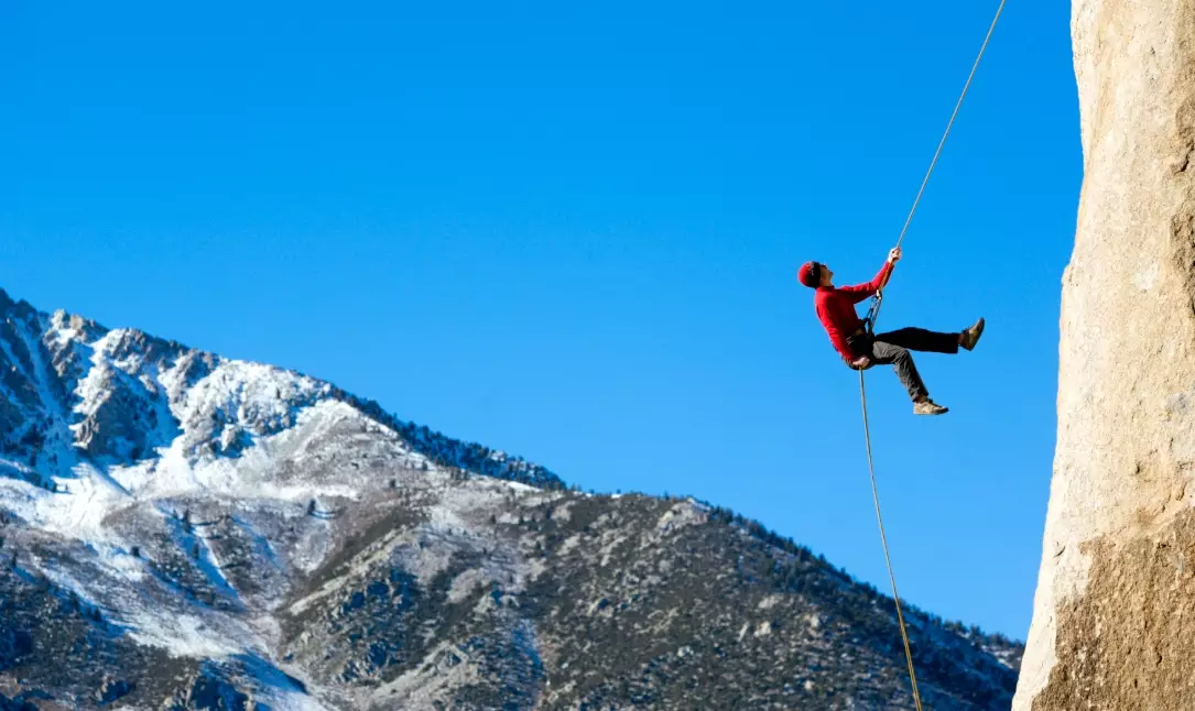 belay vs rappel